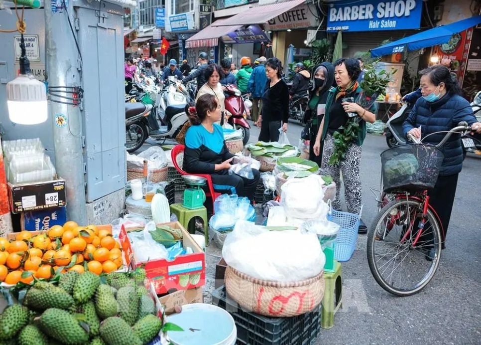 Nét đẹp truyền thống đi chợ sớm sáng 30 Tết