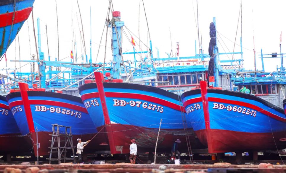 Những con tàu vừa được tân trang lại, chờ hoàn thiện để tiếp tục vươn khơi mùa biển mới