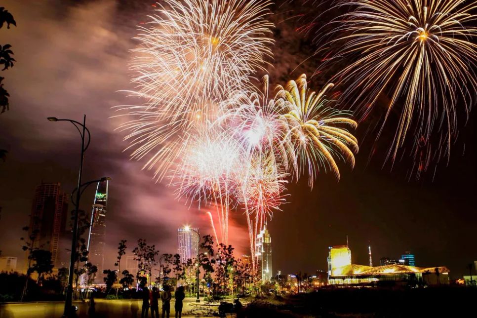 TPHCM rực rỡ pháo hoa mừng Tết Nguyên đán Bính Ngọ 2026