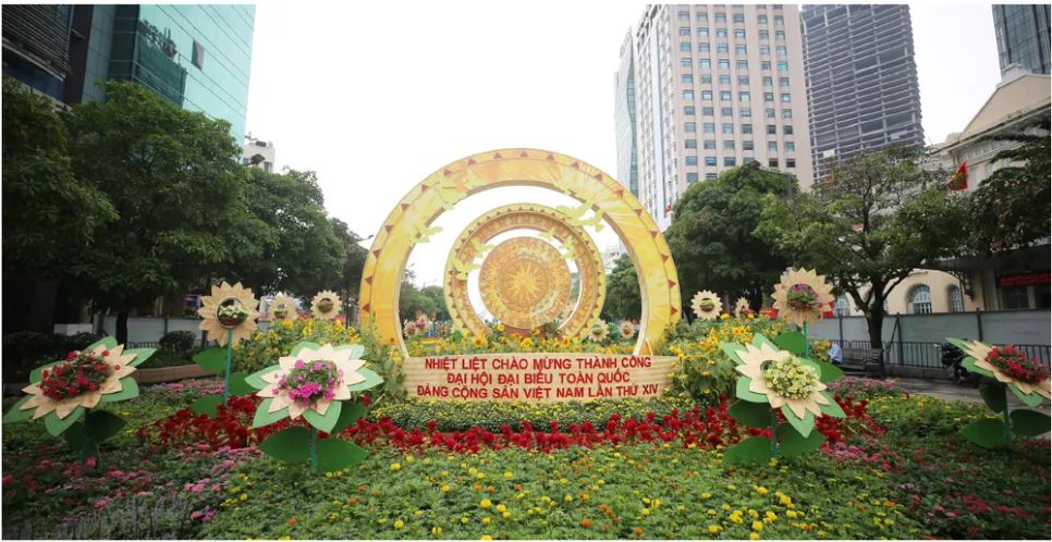 Sắc hoa tươi xanh, rực rỡ trên Đường hoa Nguyễn Huệ năm 2026. Ảnh: DŨNG PHƯƠNG