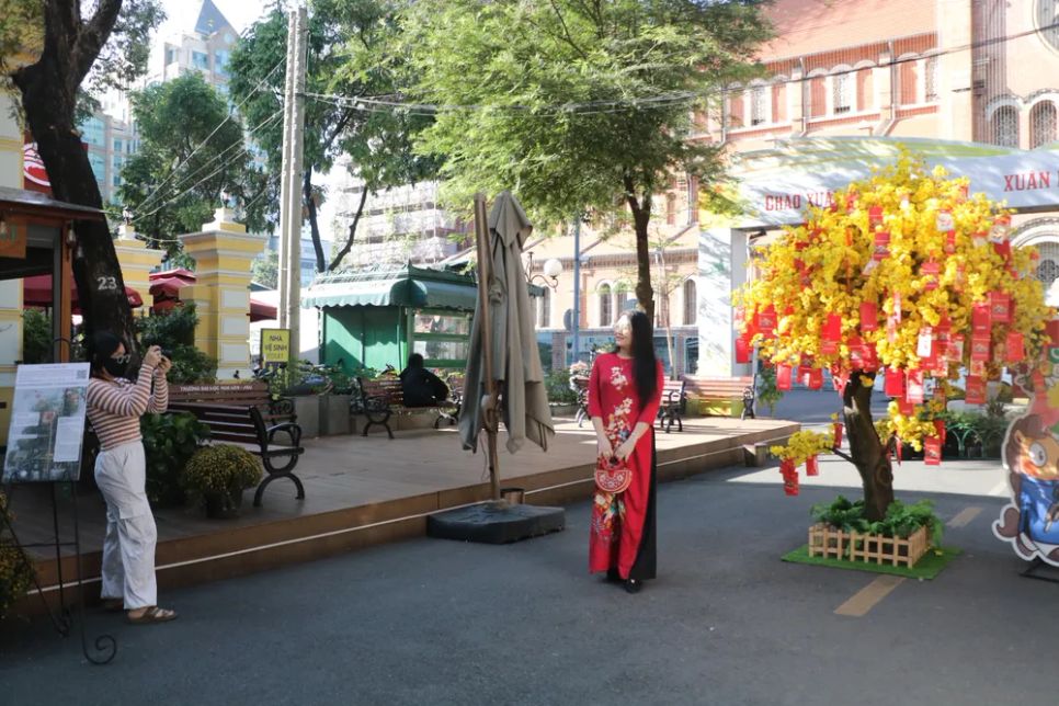 Đường sách TPHCM. Ảnh: TIỂU TÂN Đường sách TPHCM. Ảnh: TIỂU TÂN