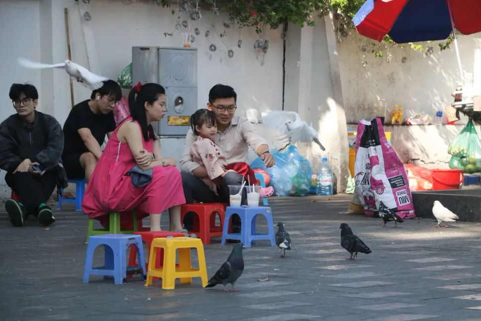 Khoảnh khắc bình yên đầu xuân. Ảnh: TIỂU TÂN Khoảnh khắc bình yên đầu xuân. Ảnh: TIỂU TÂN