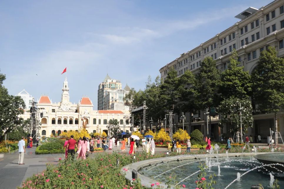 Người dân TPHCM rộn ràng du xuân Người dân TPHCM rộn ràng du xuân