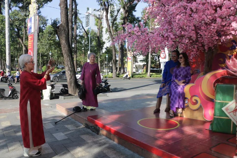 Người dân TPHCM rộn ràng du xuân Người dân TPHCM rộn ràng du xuân