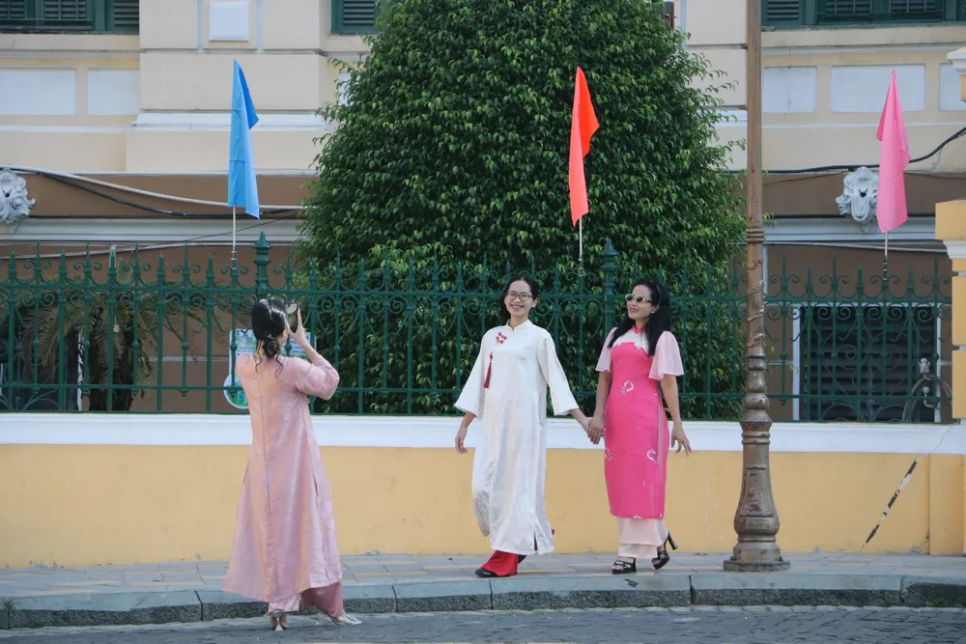 Người dân TPHCM rộn ràng du xuân Người dân TPHCM rộn ràng du xuân