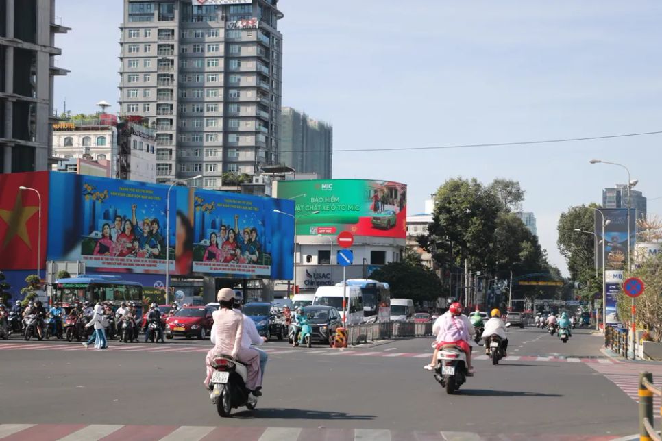 Người dân TPHCM rộn ràng du xuân Người dân TPHCM rộn ràng du xuân