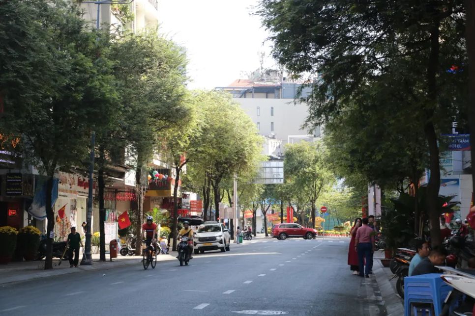 Người dân TPHCM rộn ràng du xuân Người dân TPHCM rộn ràng du xuân