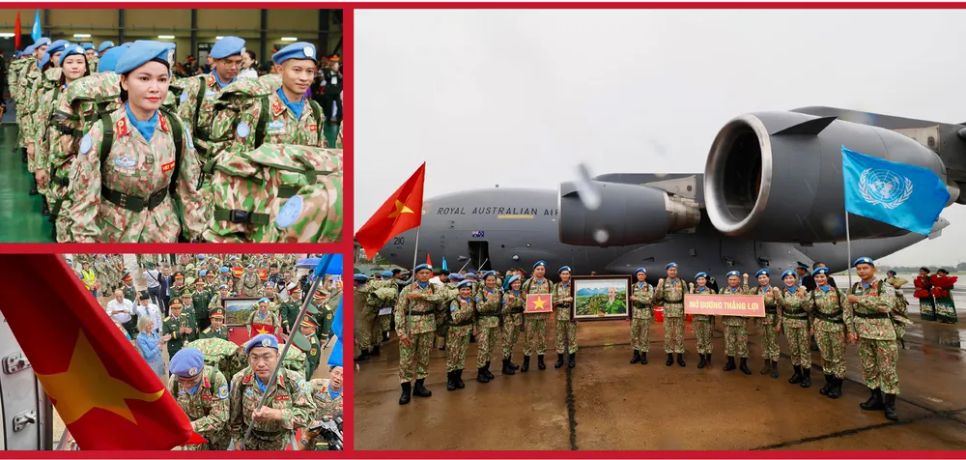 Các cán bộ, chiến sĩ lên máy bay chuẩn bị khởi hành đến Nam Sudan Ảnh: HOÀNG HÙNG