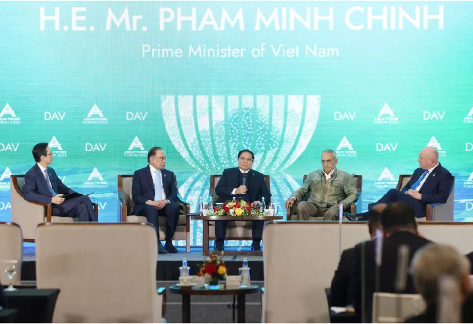 Các đại biểu tham gia thảo luận tại Diễn đàn Tương lai ASEAN 2025, sáng 26-2. Ảnh: QUANG PHÚC