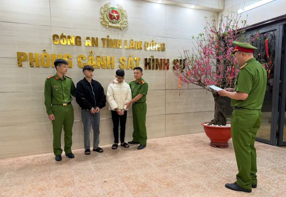 Các đối tượng được đưa về cơ quan công an ngay trong tối Mùng 1 tết