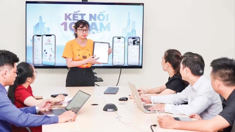 Người dân có thể giao tiếp hai chiều với chính quyền thành phố qua ứng dụng Công dân số TPHCM. Ảnh: HOÀNG HÙNG Người dân có thể giao tiếp hai chiều với chính quyền thành phố qua ứng dụng Công dân số TPHCM. Ảnh: HOÀNG HÙNG