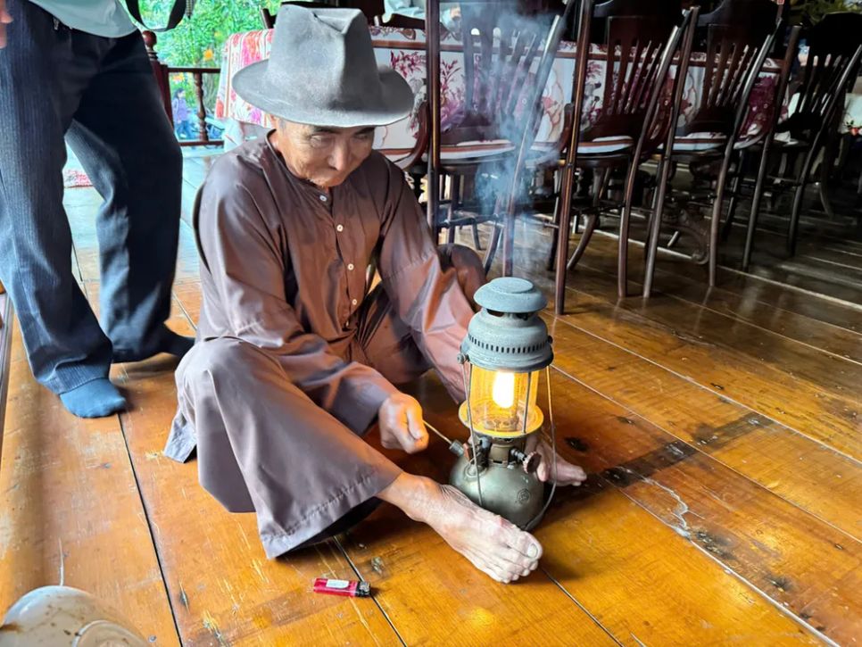 Nhà cổ trăm năm ven sông Tiền thu hút khách tham quan dịp tết