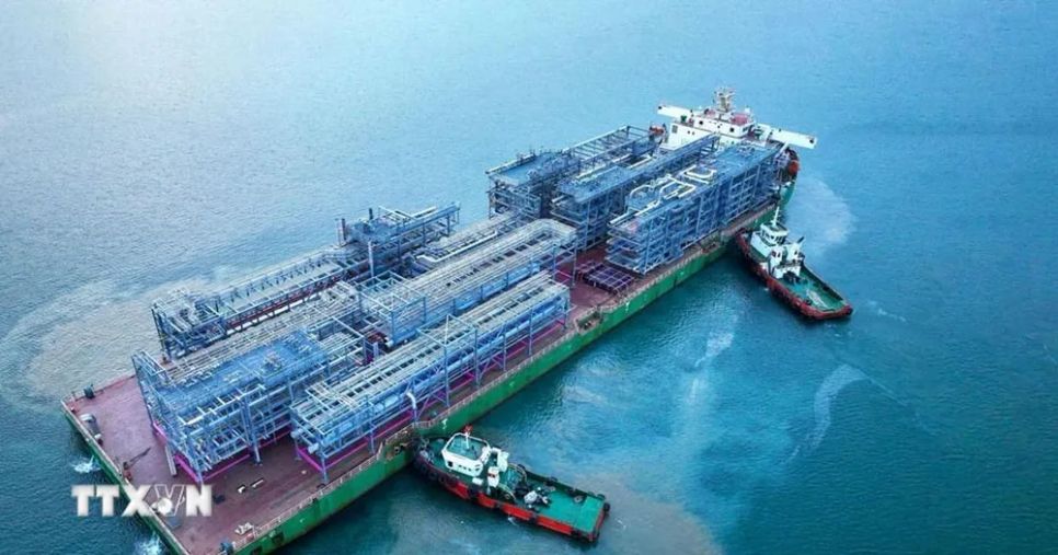 Gần 40 năm đổi mới, Việt Nam đã trở thành nước đang phát triển, hội nhập sâu, rộng vào nền chính trị thế giới, nền kinh tế toàn cầu. Trong ảnh: Gần 2.000 tấn Module “Made in Vietnam” do Doosan Vina sản xuất lên đường đến thị trường Hoa Kỳ. (Nguồn: TTXVN phát) Gần 40 năm đổi mới, Việt Nam đã trở thành nước đang phát triển, hội nhập sâu, rộng vào nền chính trị thế giới, nền kinh tế toàn cầu. Trong ảnh: Gần 2.000 tấn Module “Made in Vietnam” do Doosan Vina sản xuất lên đường đến thị trường Hoa Kỳ. (Nguồn: TTXVN phát)