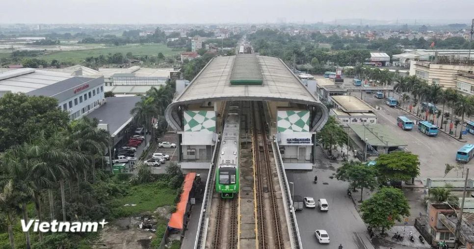 Năm 2025, tuyến Cát Linh-Hà Đông phục vụ hơn 13,68 triệu lượt hành khách, vượt 7,4% kế hoạch và tăng 15,3% so với năm 2024. (Ảnh: Hoài Nam/Vietnam+)