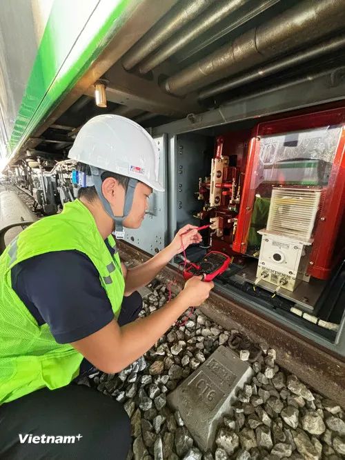 Xuyên đêm trên những chuyến tàu metro