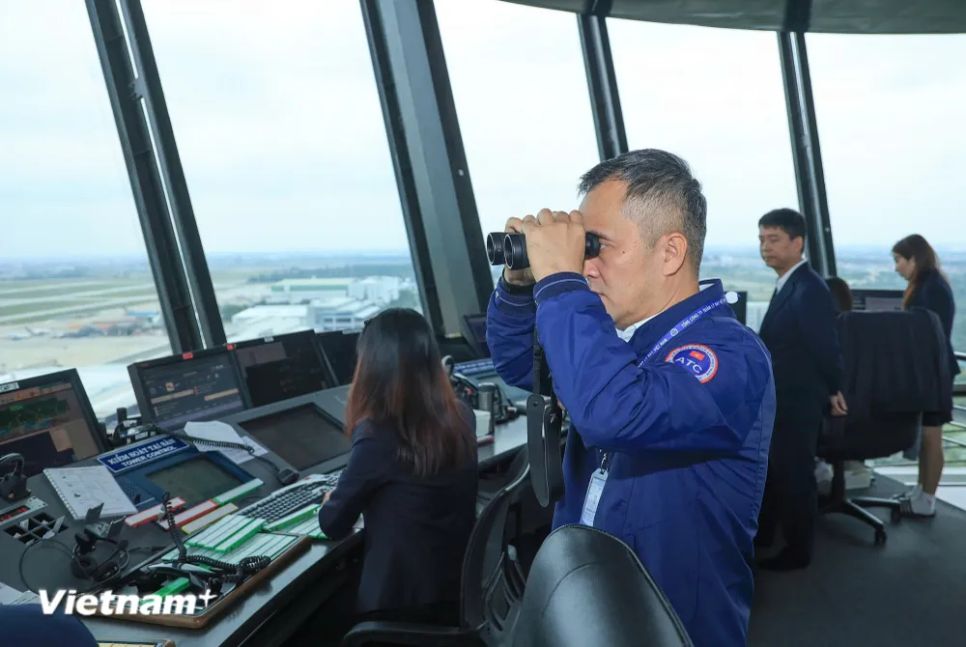 Niềm vui trọn vẹn của những 'cảnh sát bầu trời' Niềm vui trọn vẹn của những 'cảnh sát bầu trời'