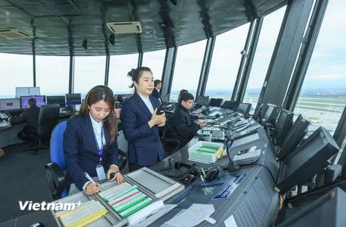 Niềm vui trọn vẹn của những 'cảnh sát bầu trời' Niềm vui trọn vẹn của những 'cảnh sát bầu trời'