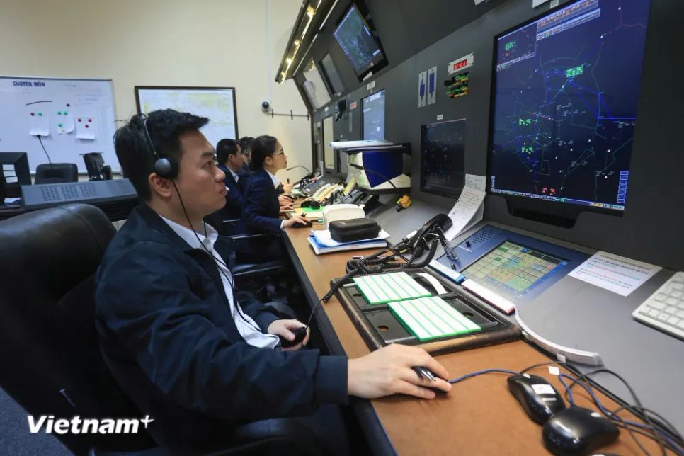 Niềm vui trọn vẹn của những 'cảnh sát bầu trời' Niềm vui trọn vẹn của những 'cảnh sát bầu trời'