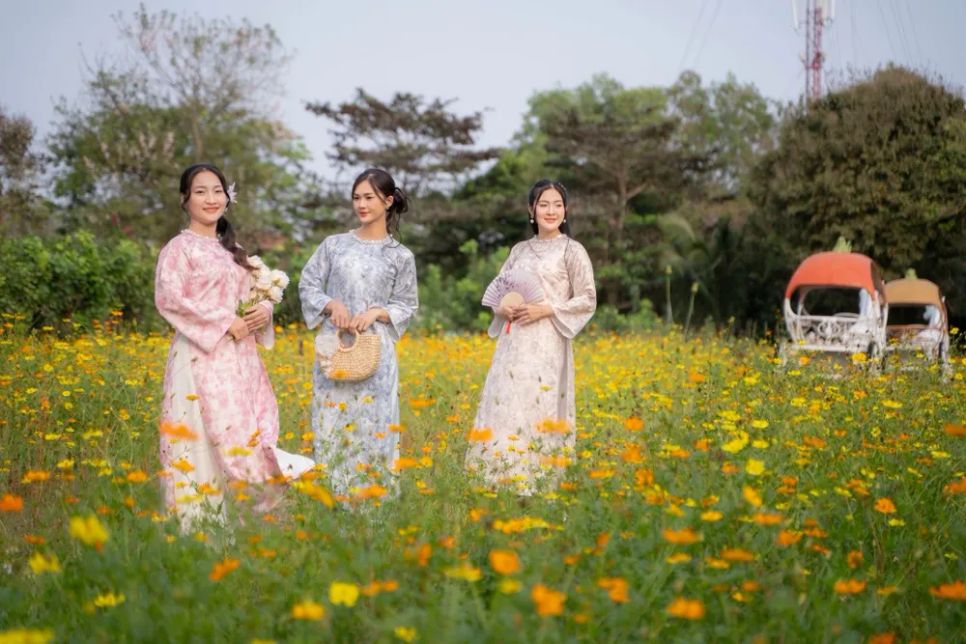 Khách du lịch du xuân trên đỉnh Hồ Mây Park. Ảnh: QUANG VŨ Khách du lịch du xuân trên đỉnh Hồ Mây Park. Ảnh: QUANG VŨ