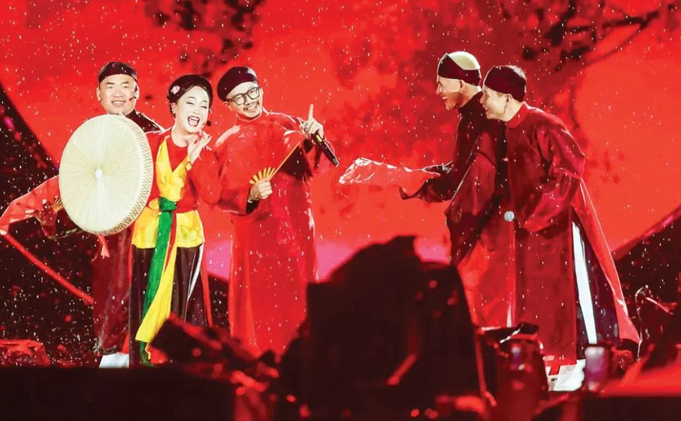 Nghệ thuật dân gian đã bước lên sân khấu đương đại và tạo dấu ấn đặc biệt với công chúng Nghệ thuật dân gian đã bước lên sân khấu đương đại và tạo dấu ấn đặc biệt với công chúng