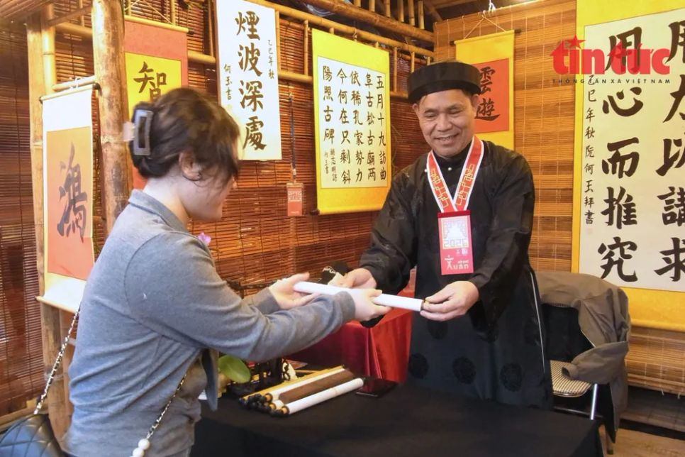 Nét đẹp tục xin chữ đầu năm