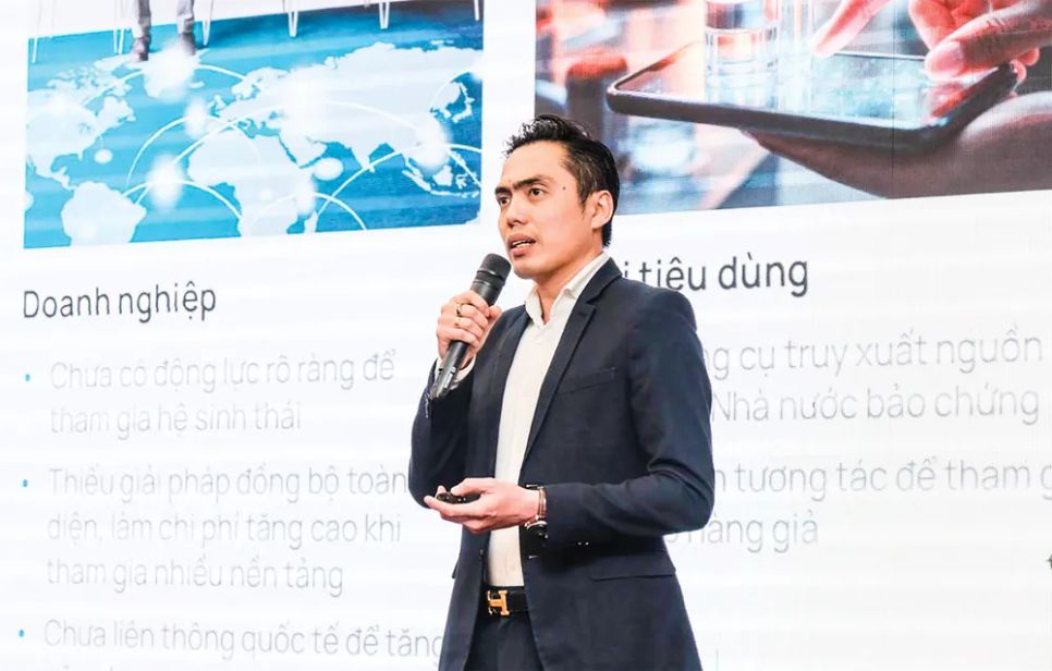 Tác giả trình bày về khai thác dữ liệu trong một sự kiện do Hiệp hội Dữ liệu Quốc gia tổ chức