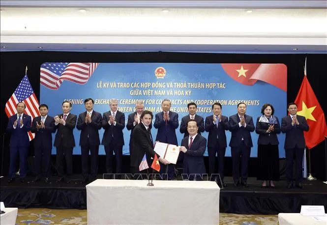 Tổng Bí thư Tô Lâm chứng kiến lễ ký và trao các thỏa thuận hợp tác giữa Việt Nam và Hoa Kỳ
