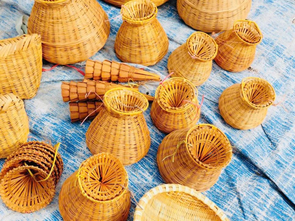 Du xuân khám phá chợ phiên Vé trăm năm tuổi