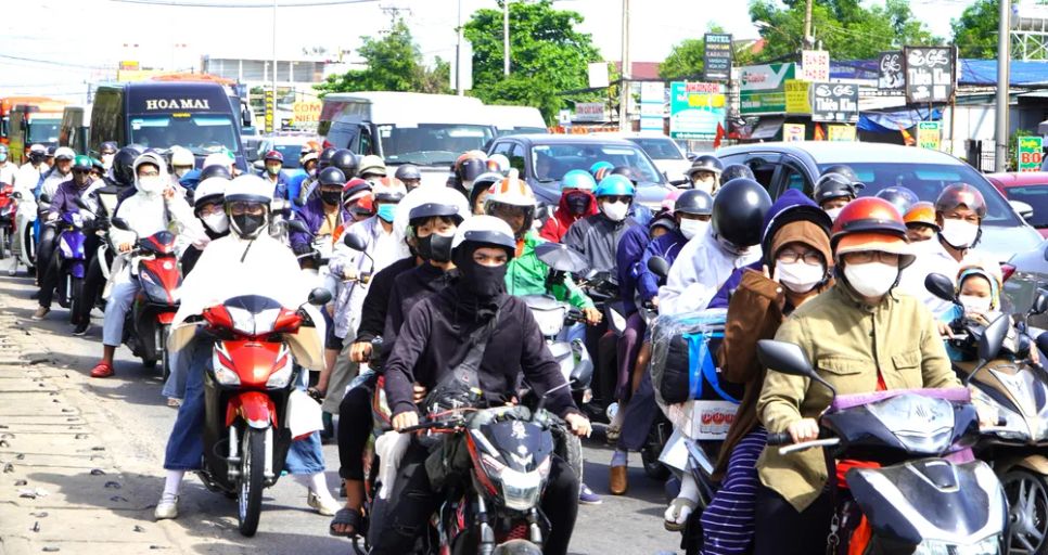 Xe cộ nối đuôi nhau trên quốc lộ 51 hướng từ Đồng Nai về khu vực Vũng Tàu (TPHCM) sáng Mùng 3 Tết Nguyên đán Bính Ngọ 2026 Xe cộ nối đuôi nhau trên quốc lộ 51 hướng từ Đồng Nai về khu vực Vũng Tàu (TPHCM) sáng Mùng 3 Tết Nguyên đán Bính Ngọ 2026