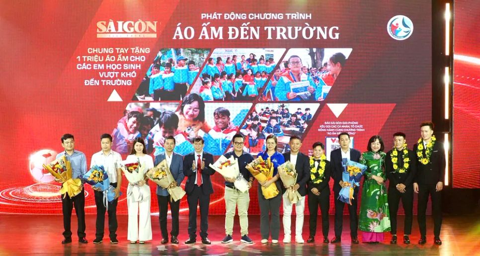 Ban tổ chức Giải thưởng QBV Việt Nam 2025 tri ân các nhà tài trợ cho chương trình “Áo ấm đến trường” của Báo SGGP. Ban tổ chức Giải thưởng QBV Việt Nam 2025 tri ân các nhà tài trợ cho chương trình “Áo ấm đến trường” của Báo SGGP.