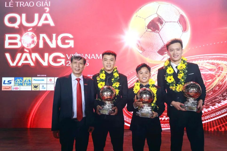 Quyền Tổng Biên tập Báo SGGP, Trưởng Ban tổ chức Giải thưởng QBV Việt Nam 2025 ông Nguyễn Khắc Văn, và 3 danh hiệu QBV Việt Nam 2025. Quyền Tổng Biên tập Báo SGGP, Trưởng Ban tổ chức Giải thưởng QBV Việt Nam 2025 ông Nguyễn Khắc Văn, và 3 danh hiệu QBV Việt Nam 2025.