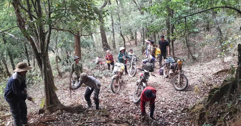 Sửa chữa đường lên vườn sâm