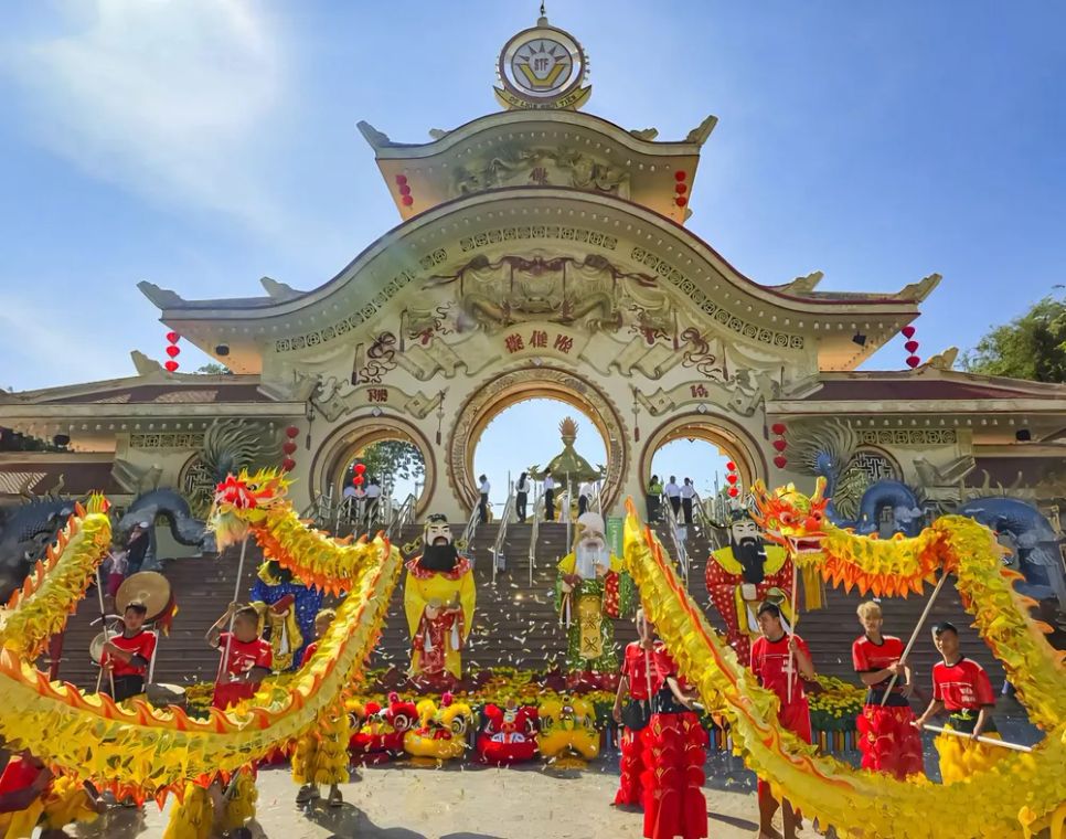 Các khu du lịch tổ chức nhiều hoạt động để chào đón du khách đến vui chơi dịp đầu năm mới. Các khu du lịch tổ chức nhiều hoạt động để chào đón du khách đến vui chơi dịp đầu năm mới.