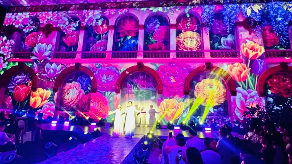 Hiệu ứng ánh sáng tạo nên không gian rực rỡ cho di tích Bạch Dinh trong chương trình 