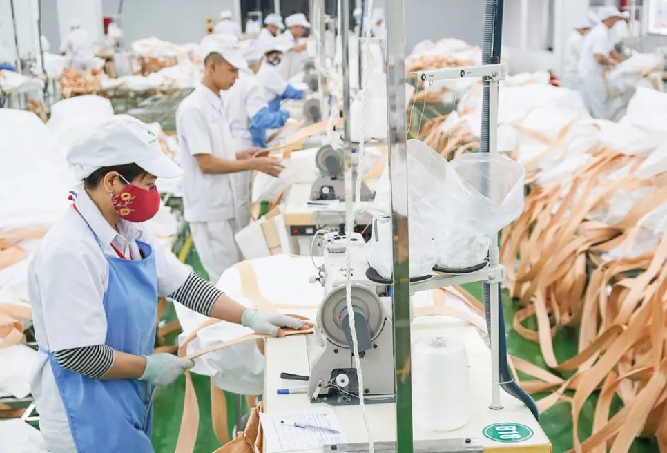 Hoạt động sản xuất tại Công ty cổ phần Nhựa bao bì An Vinh (Khu công nghiệp kỹ thuật cao An Phát, phường Việt Hòa, TP Hải Phòng). Ảnh: QUANG PHÚC Hoạt động sản xuất tại Công ty cổ phần Nhựa bao bì An Vinh (Khu công nghiệp kỹ thuật cao An Phát, phường Việt Hòa, TP Hải Phòng). Ảnh: QUANG PHÚC