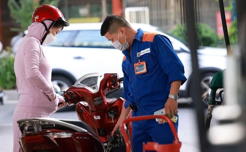 Dự báo giá xăng dầu trong nước có thể tăng nhẹ. Ảnh minh hoạ: DMS Dự báo giá xăng dầu trong nước có thể tăng nhẹ. Ảnh minh hoạ: DMS