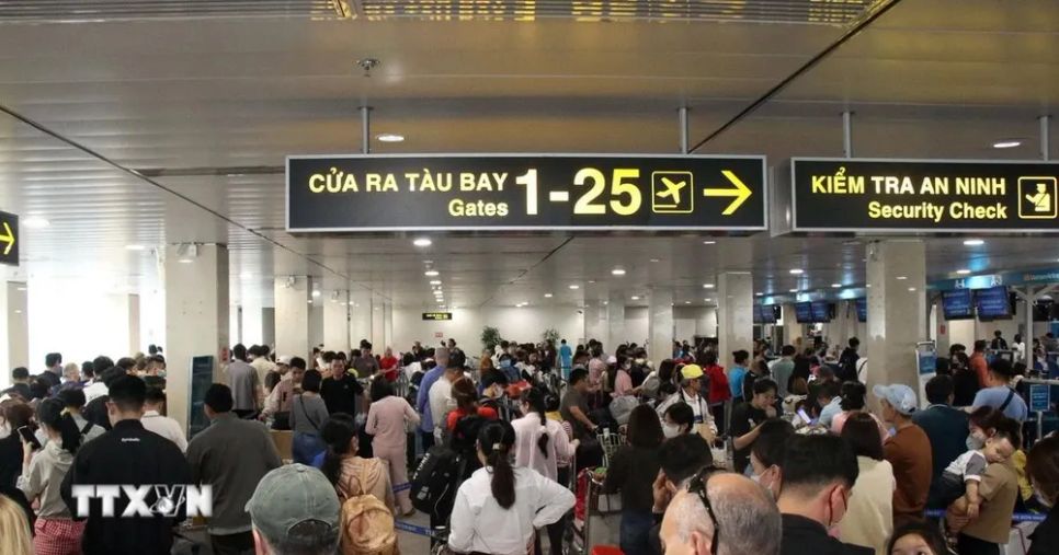 Sân bay Tân Sơn Nhất đón 170.000 lượt khách mùng 4 Tết