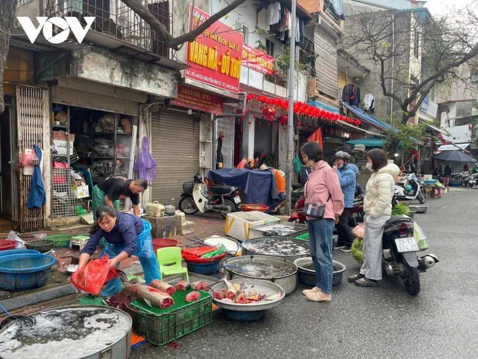 Chợ truyền thống nhộn nhịp mùng 4 Tết Chợ truyền thống nhộn nhịp mùng 4 Tết