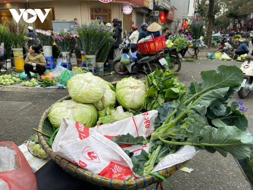 Chợ truyền thống nhộn nhịp mùng 4 Tết Chợ truyền thống nhộn nhịp mùng 4 Tết
