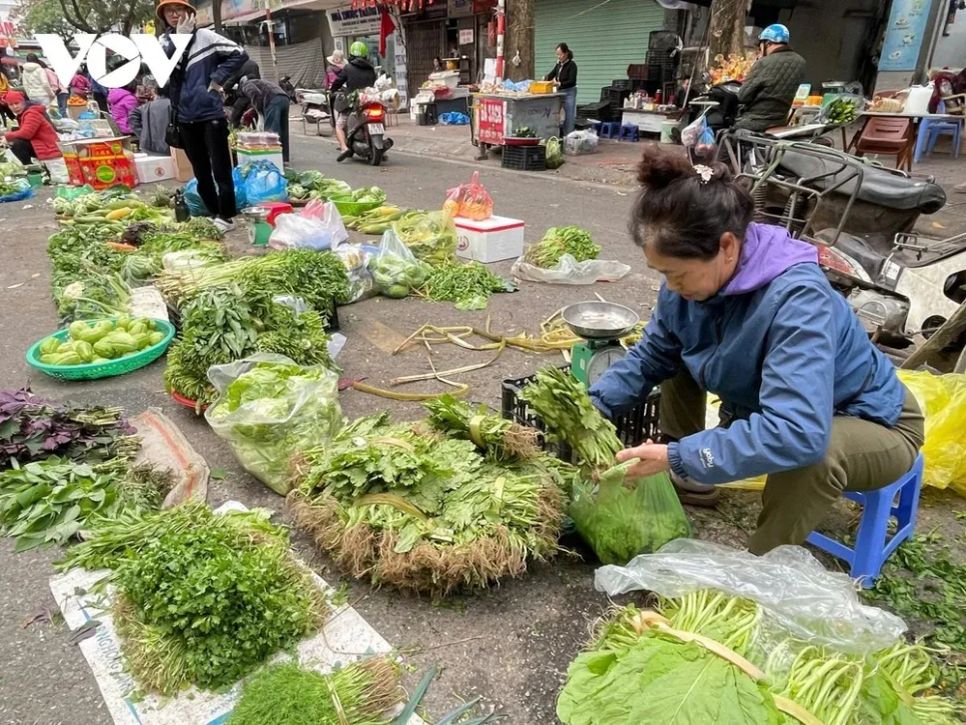 Chợ truyền thống nhộn nhịp mùng 4 Tết Chợ truyền thống nhộn nhịp mùng 4 Tết