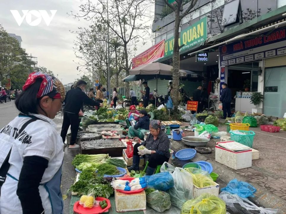 Chợ truyền thống nhộn nhịp mùng 4 Tết Chợ truyền thống nhộn nhịp mùng 4 Tết