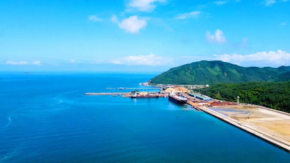 Một góc cảng Vũng Áng ở Khu kinh tế Vũng Áng, tỉnh Hà Tĩnh