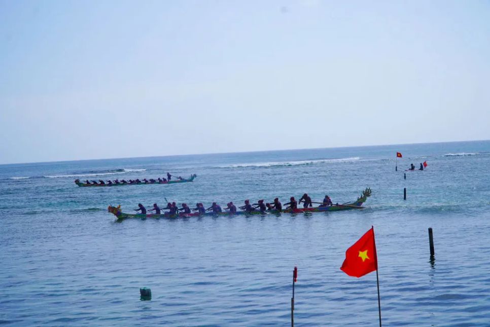 Đặc khu Lý Sơn khai hội đua thuyền truyền thống Tứ Linh