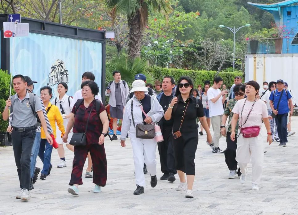 Hơn 3.500 khách du lịch tàu biển đến Khánh Hòa vào mùng 4 Tết Hơn 3.500 khách du lịch tàu biển đến Khánh Hòa vào mùng 4 Tết