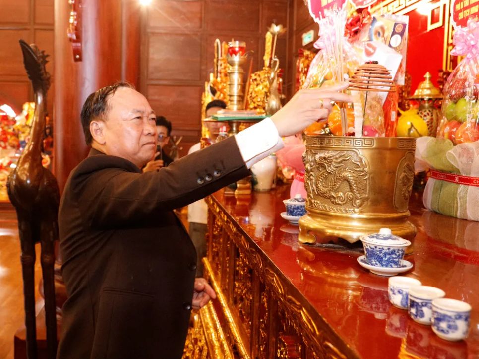 Bí thư Tỉnh ủy Gia Lai Thái Đại Ngọc dâng hương tại lễ kỷ niệm