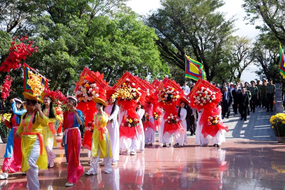 Dâng hoa trước<span style=