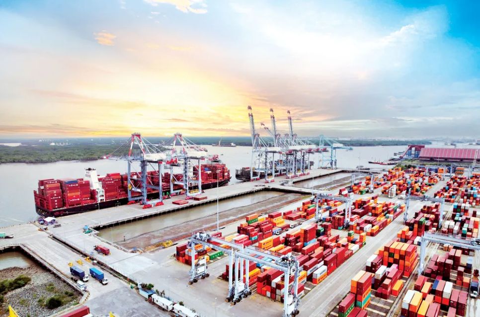 Cảng CMIT (TPHCM) đạt tổng sản lượng thông qua hơn 2 triệu TEU trong năm 2025. Ảnh: THÀNH HUY