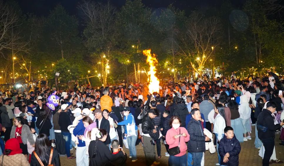 Chương trình là bữa tiệc âm nhạc, ánh sáng Chương trình là bữa tiệc âm nhạc, ánh sáng