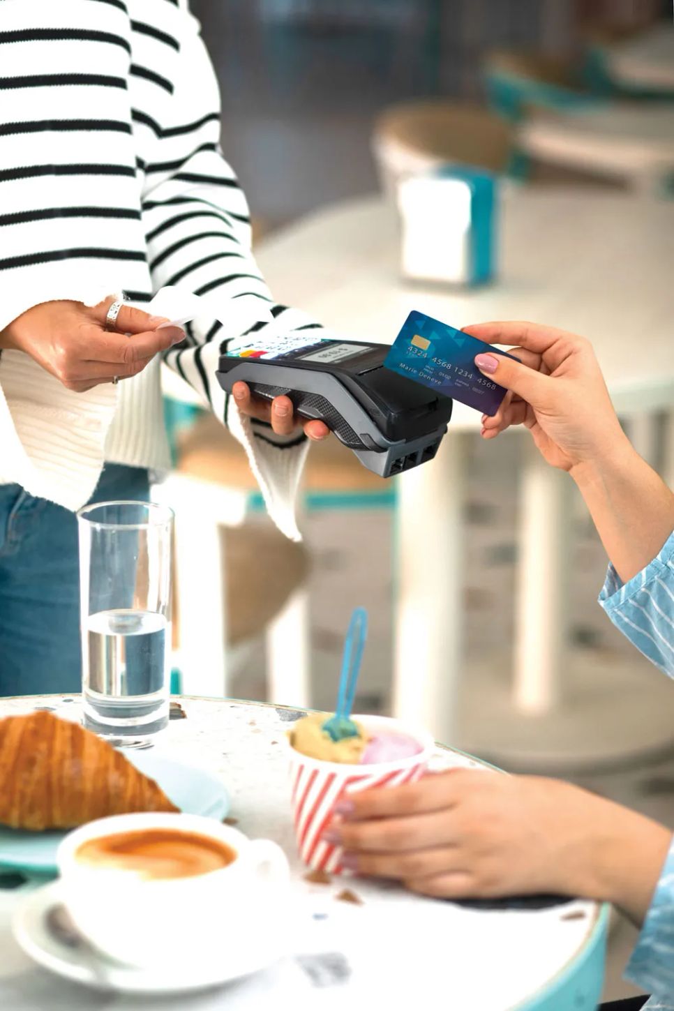 Những quốc gia tiên phong không dùng tiền mặt Những quốc gia tiên phong không dùng tiền mặt