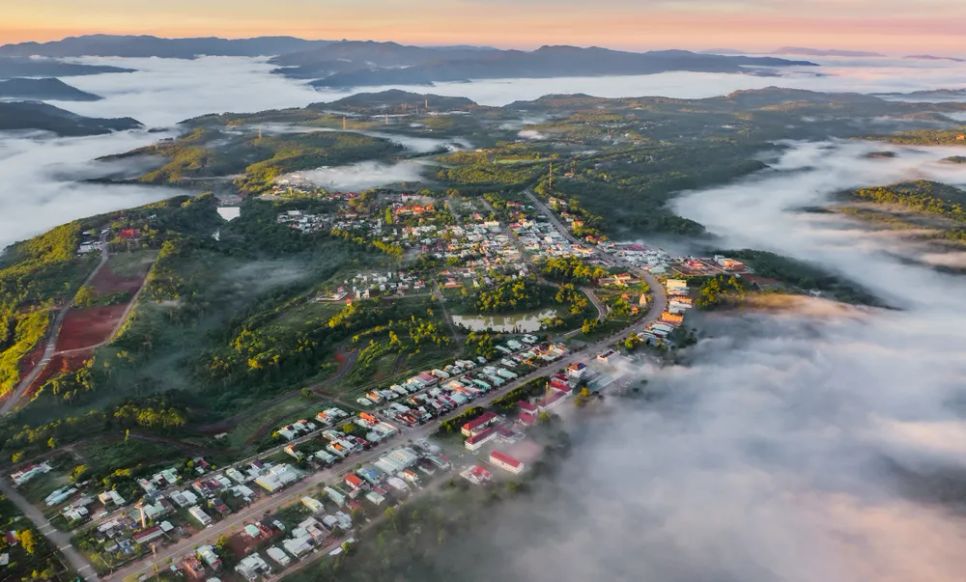 Mây bao phủ Măng Đen. Ảnh: HỒNG PHƯƠNG